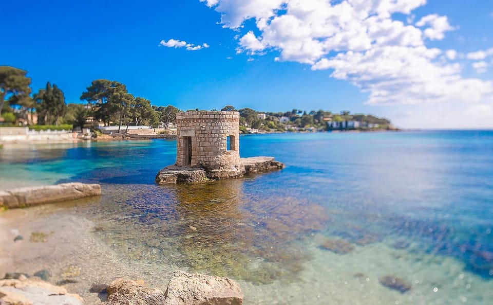 Nearby landmark, Beach, Landmark view