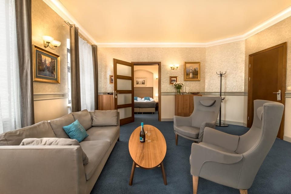 Living room, Seating area