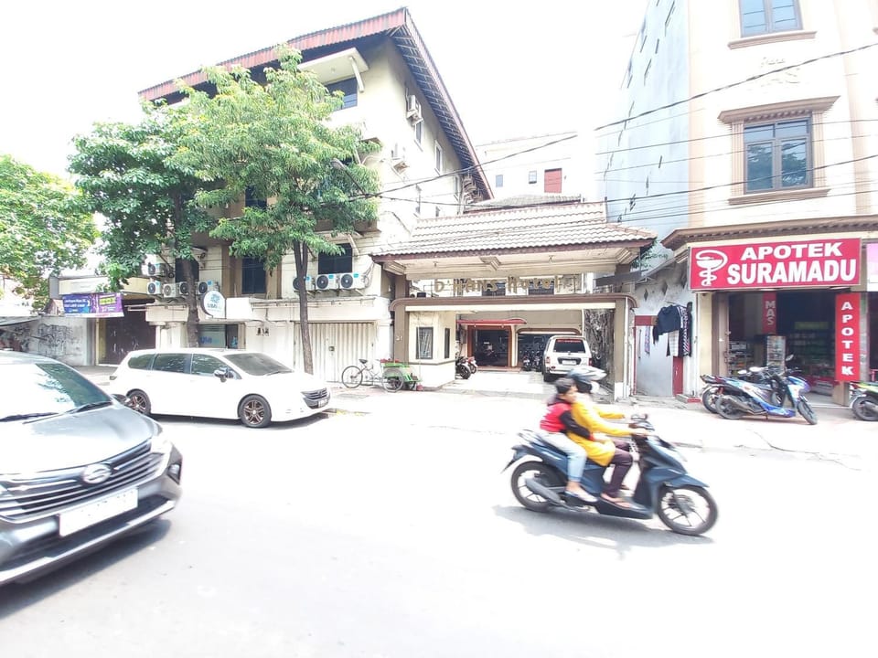 Facade/entrance
