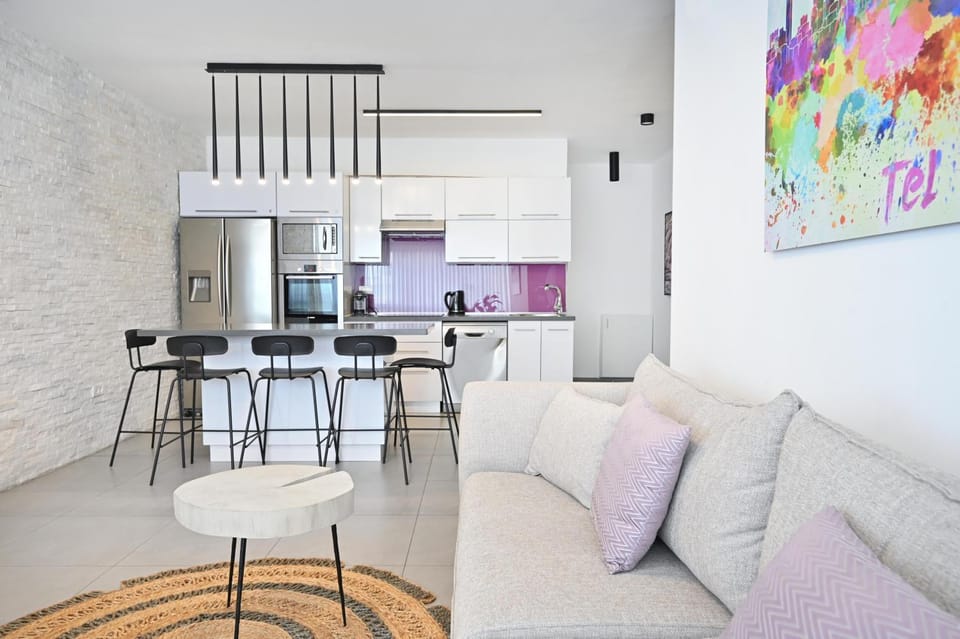 Kitchen or kitchenette, Living room