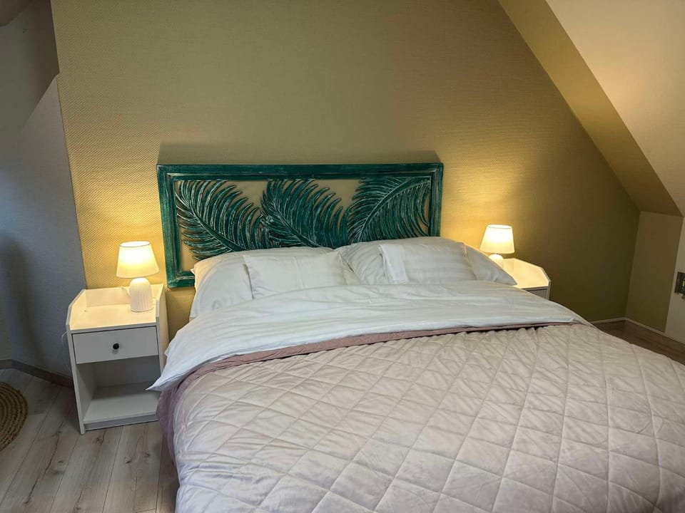 Bed, Bedroom