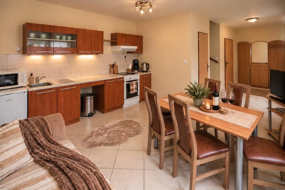 Kitchen or kitchenette, Living room, Seating area, Dining area