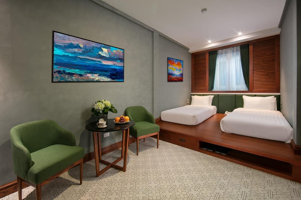 Bed, Photo of the whole room, Seating area, Bedroom