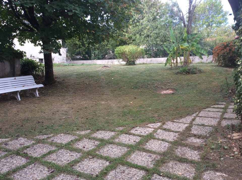 La roseraie de Camille House in Jura