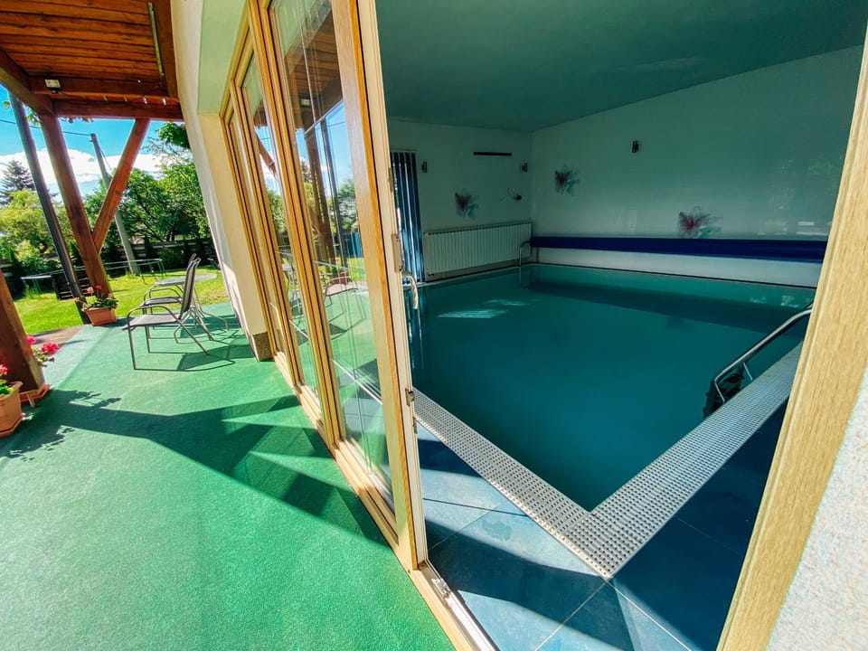 Natural landscape, Balcony/Terrace, Seating area, Swimming pool, sunbed
