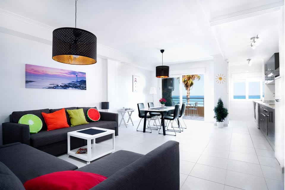 Communal lounge/ TV room, TV and multimedia, Living room, Seating area, Dining area