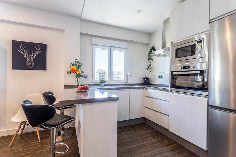 Dining area, dishwasher, pet friendly, kitchen