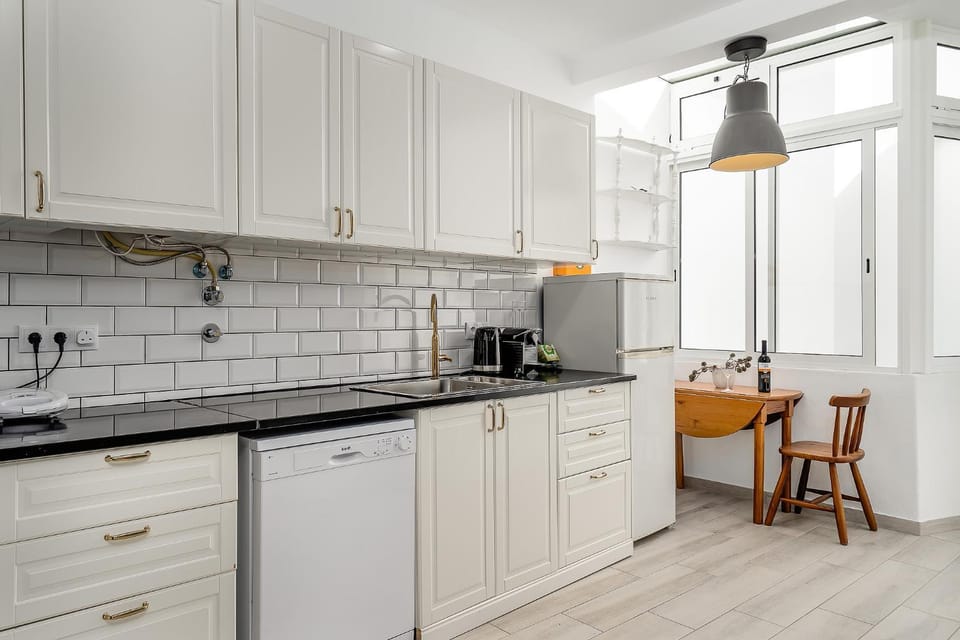 Kitchen or kitchenette, Dining area, Communal kitchen