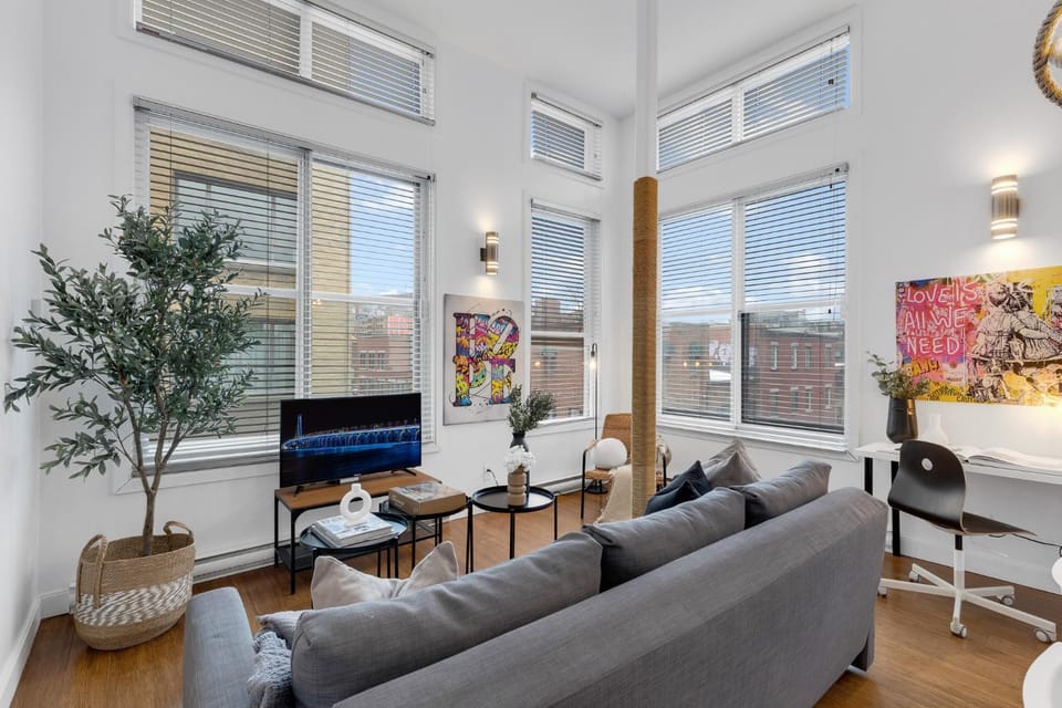 Communal lounge/ TV room, TV and multimedia, Living room, Seating area, Evening entertainment