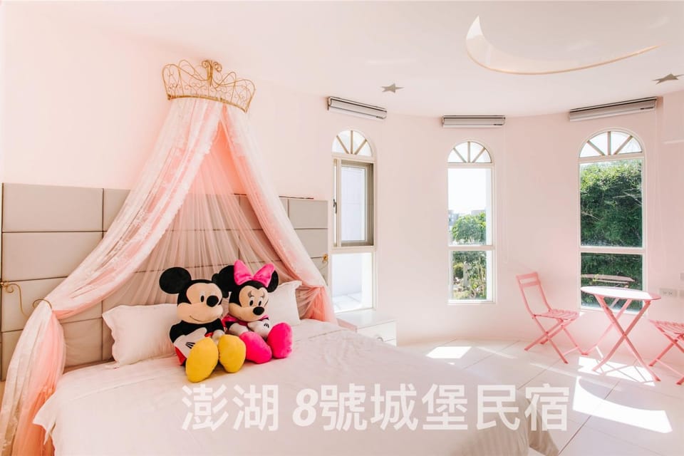 Bedroom, bunk bed