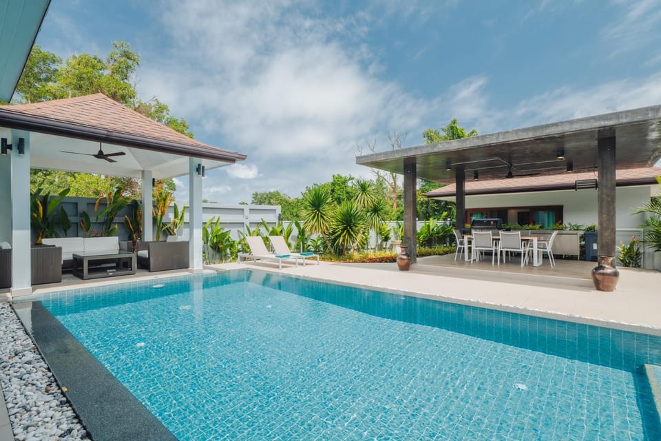 Property building, Patio, Day, View (from property/room), Balcony/Terrace, Pool view, Swimming pool, sunbed