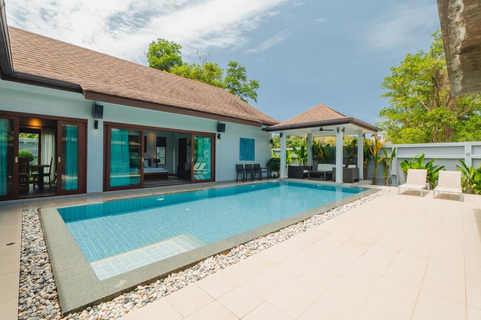 Property building, Day, Pool view, Swimming pool, sunbed