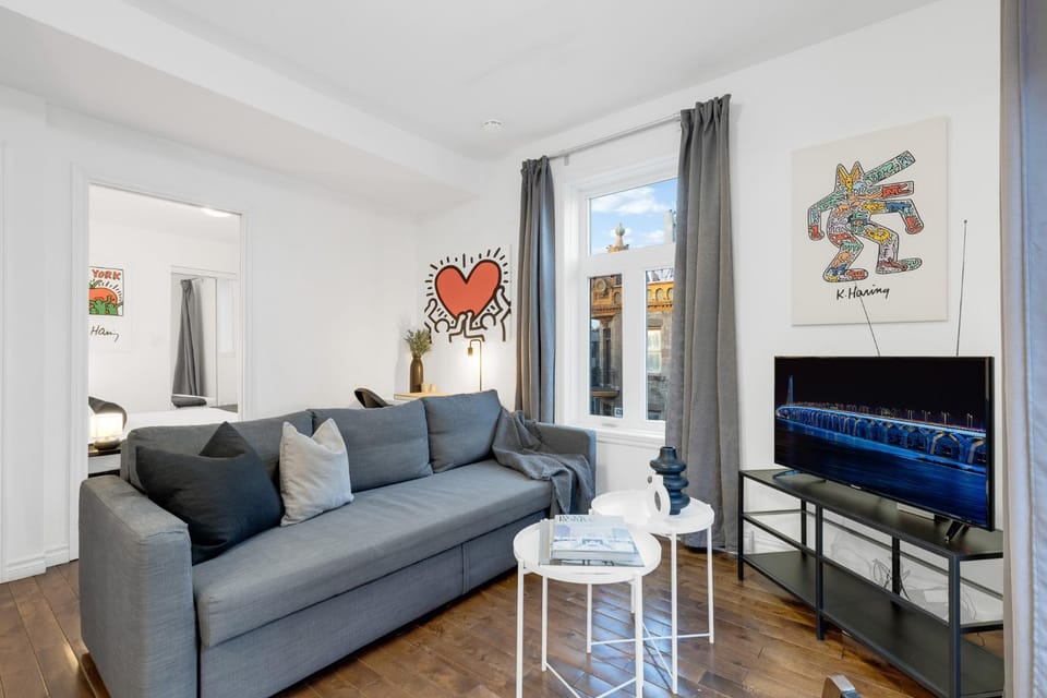 Communal lounge/ TV room, TV and multimedia, Living room, Seating area, Evening entertainment