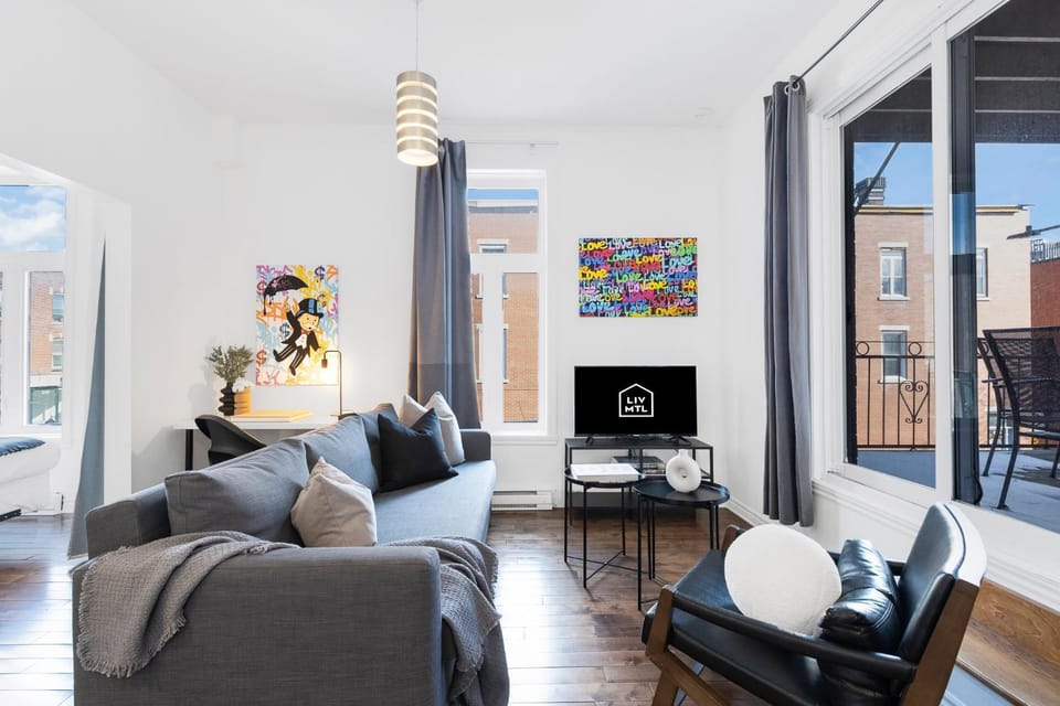 Communal lounge/ TV room, TV and multimedia, Living room, Seating area, Evening entertainment