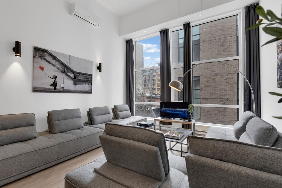 TV and multimedia, Living room, Seating area, Dining area