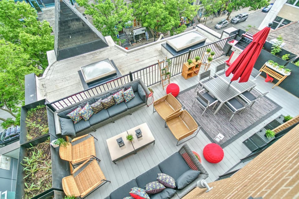 Property building, Patio, Communal lounge/ TV room, Day, Bird's eye view, BBQ facilities, View (from property/room), Balcony/Terrace, Living room, Seating area, Dining area, Evening entertainment, Location