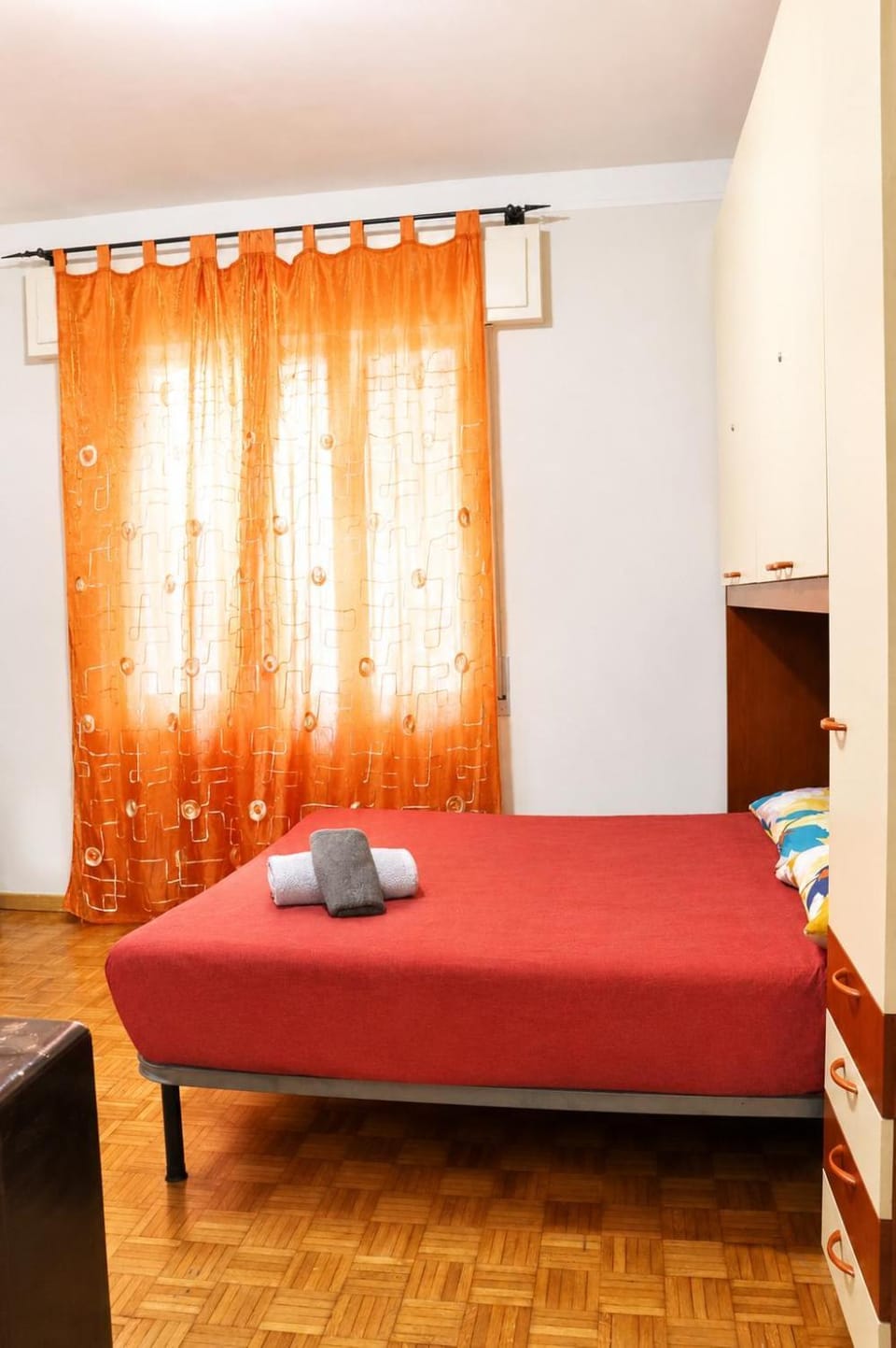 Bed, Bedroom, towels