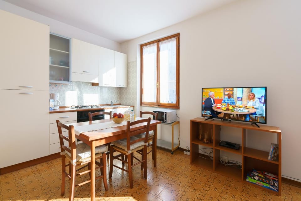 Day, Winter, TV and multimedia, Coffee/tea facilities, Kitchen or kitchenette, Living room, Photo of the whole room, Seating area, Dining area, On site, Food, Non alcoholic drinks