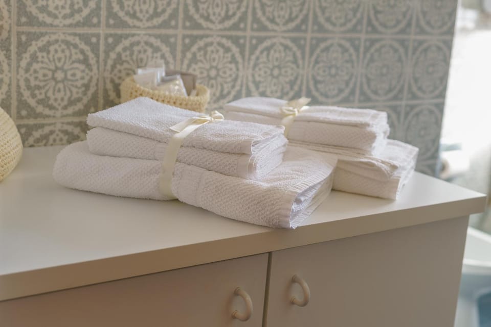 Day, Winter, Bathroom, Decorative detail, On site
