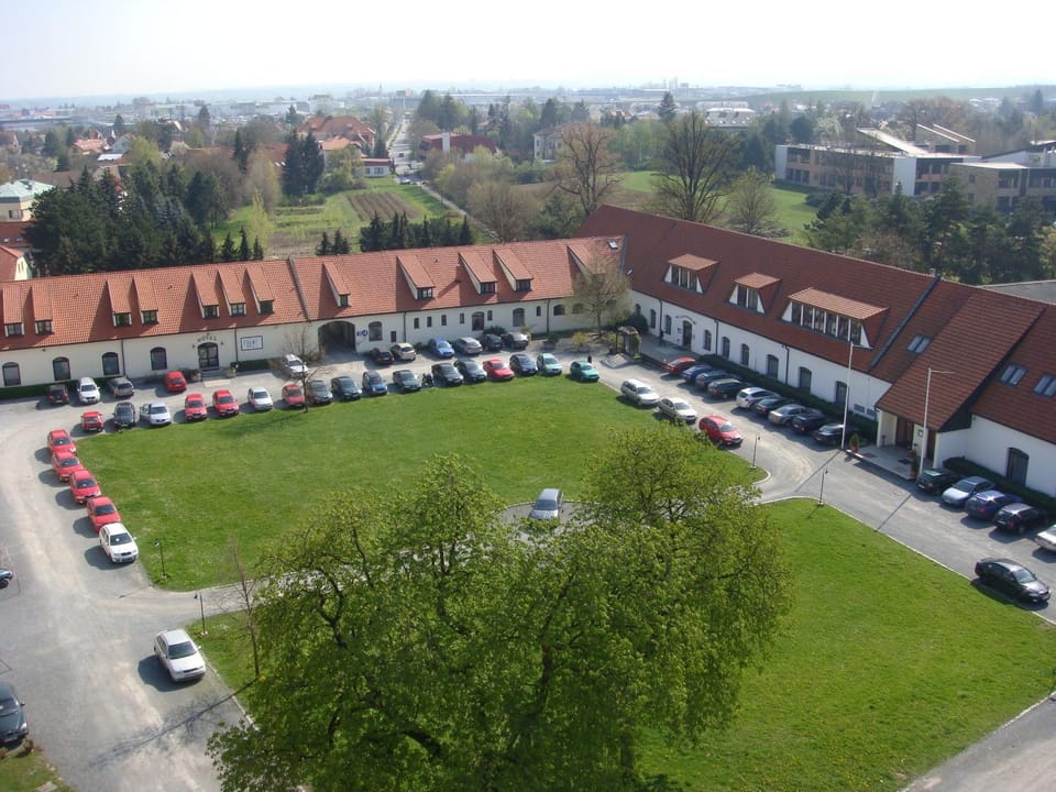 Facade/entrance, Bird's eye view