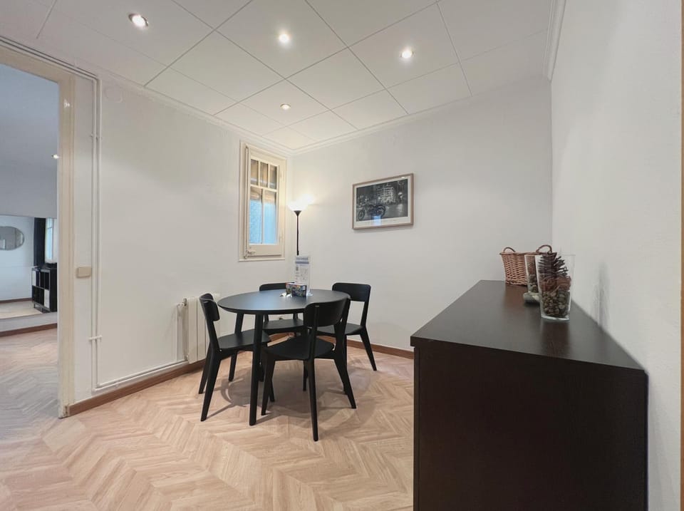 Seating area, Dining area