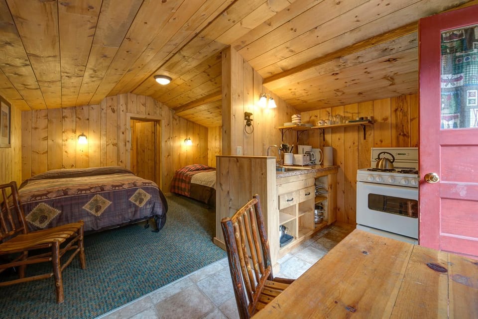 Silver Gate Lodging Motel in Cooke City-Silver Gate