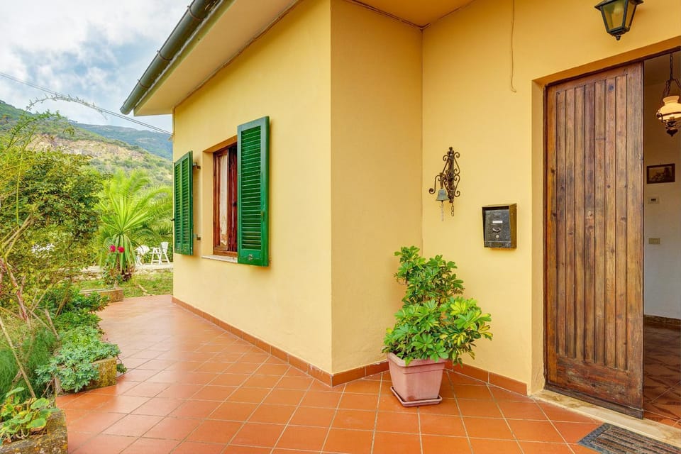 Property building, Patio, Facade/entrance