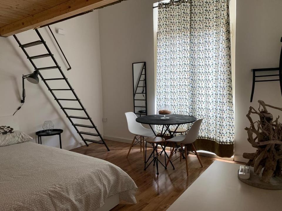Bed, Living room, Photo of the whole room, Dining area, Bedroom