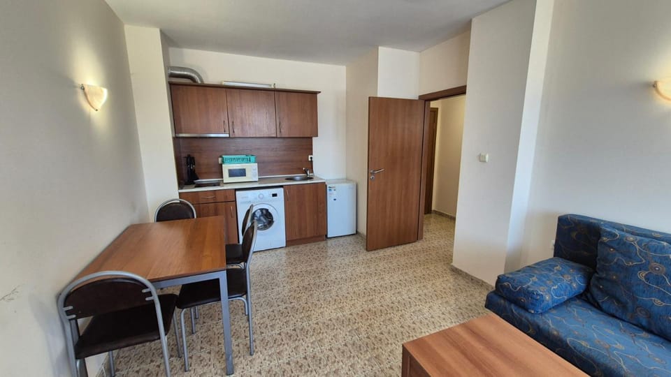 Kitchen or kitchenette, Living room, Seating area