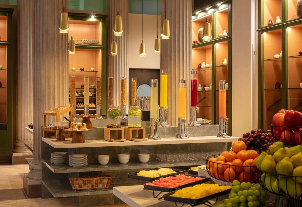 Restaurant/places to eat, Breakfast, Buffet breakfast