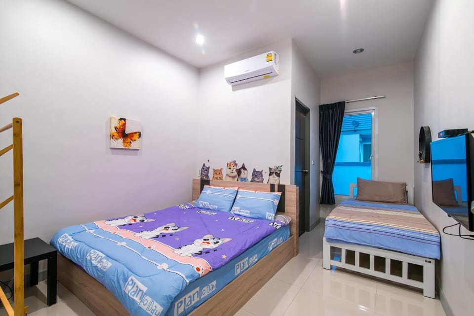 Bed, Bedroom