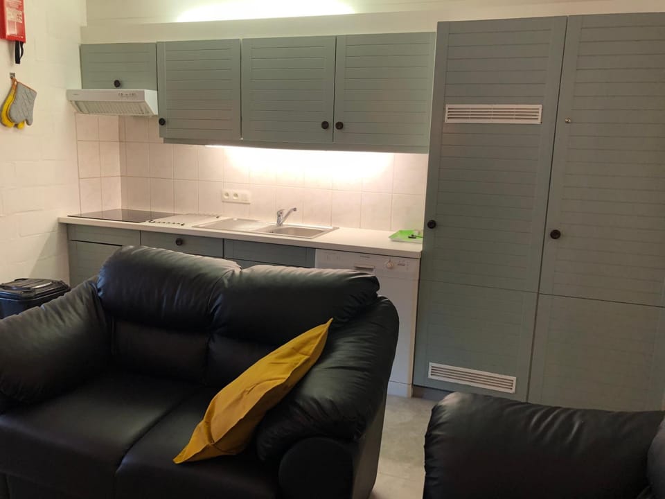 Kitchen or kitchenette, Living room