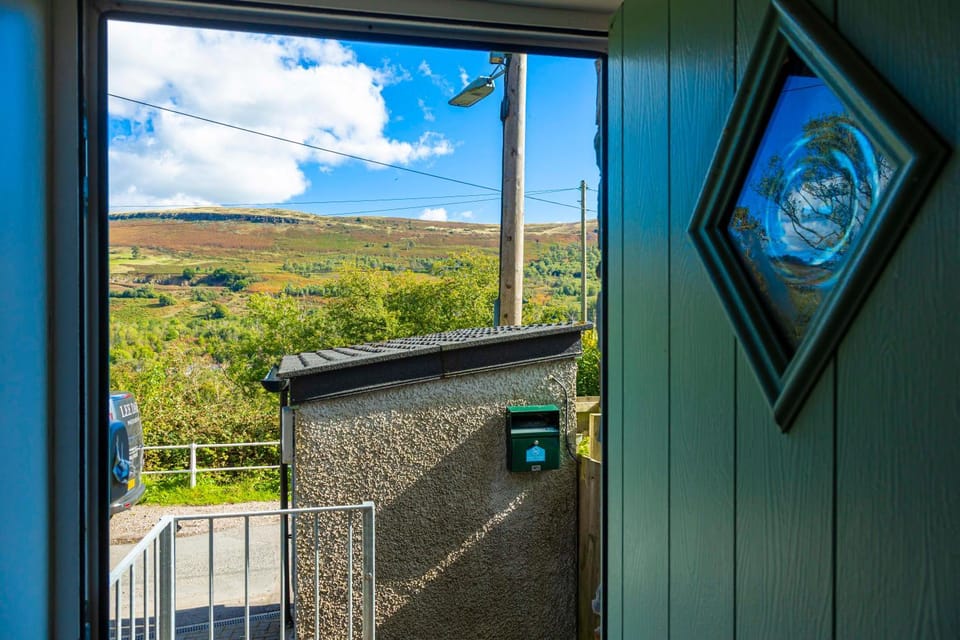 Ash Cottage Nature lodge in Wales