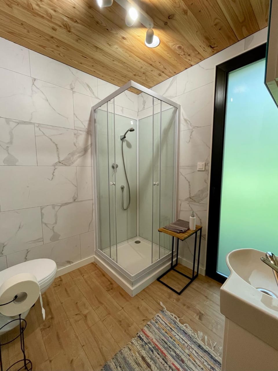 Shower, Bathroom, towels