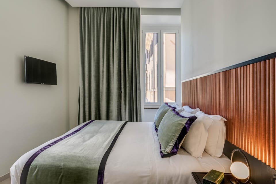 Bed, TV and multimedia, Bedroom