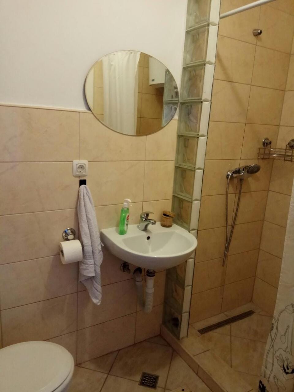 Shower, Toilet, Bathroom, towels