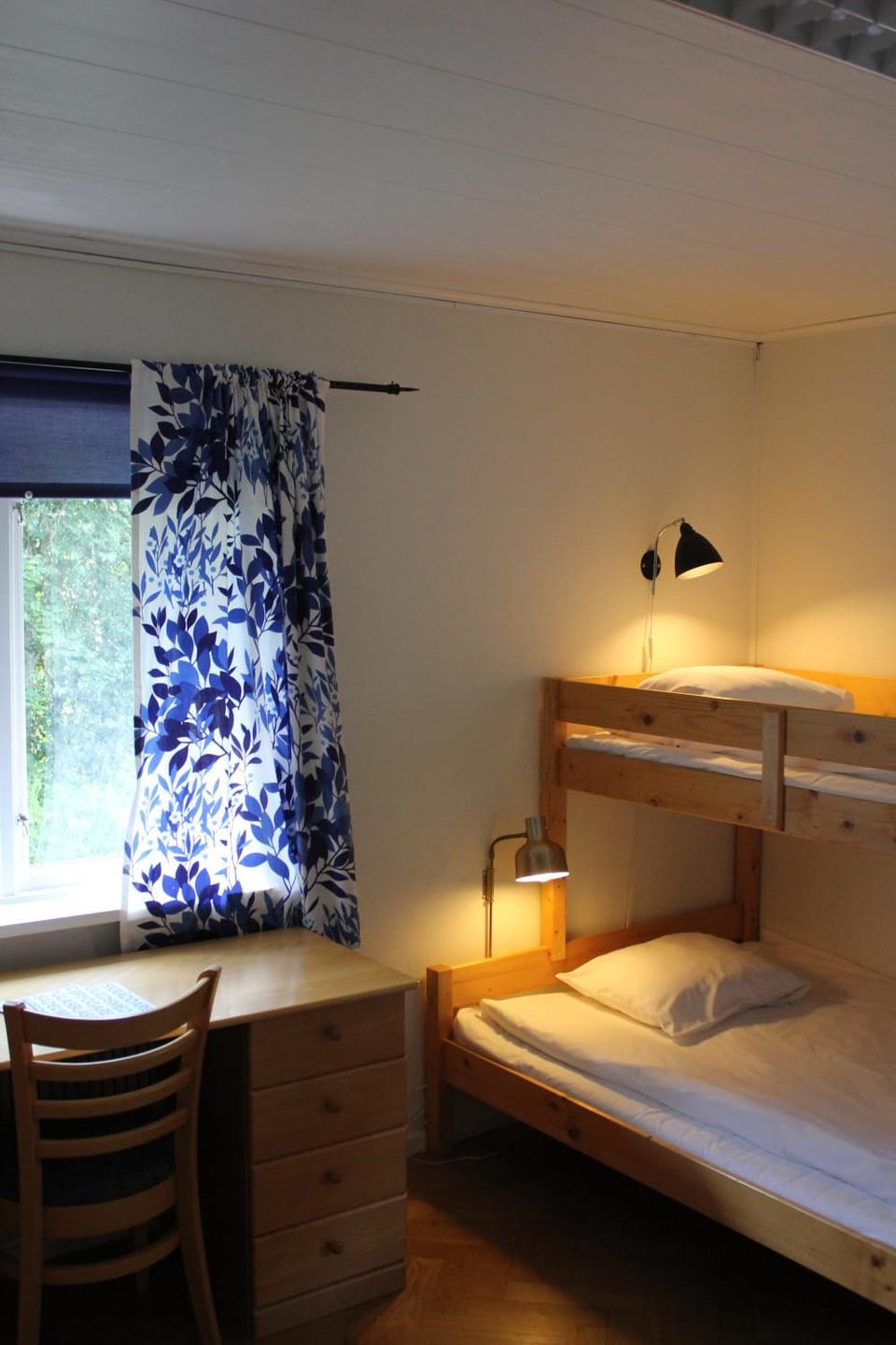 Bedroom, bunk bed