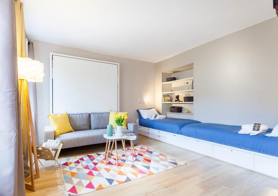 Le Petit Versailles Apartment in Versailles
