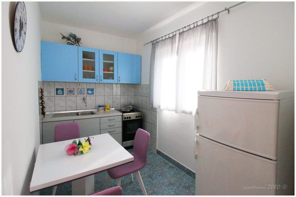 Kitchen or kitchenette, oven