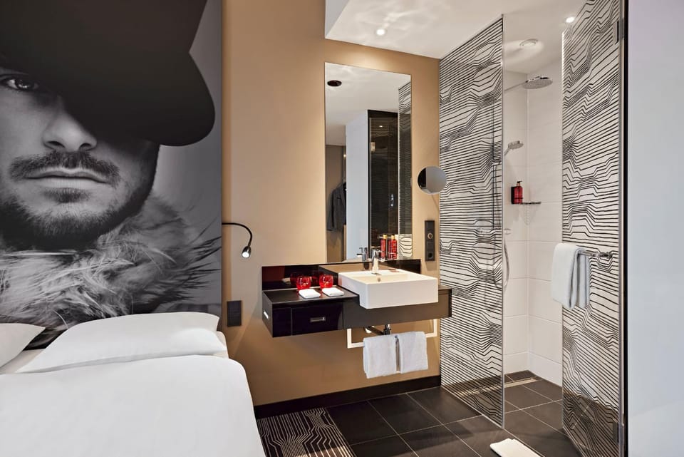 Bed, Bathroom, Photo of the whole room, Bedroom, towels