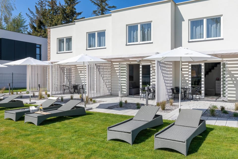 Property building, Facade/entrance, Garden