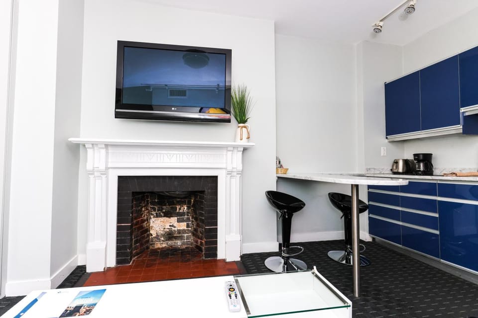 Furnished Newbury Street Studio, #6 Apartment in Back Bay