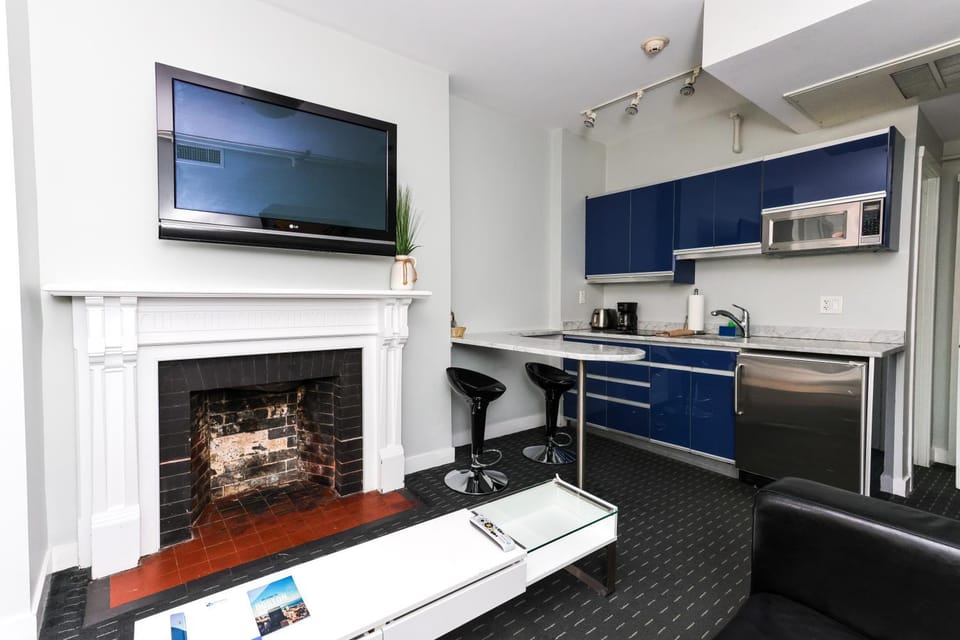 Furnished Newbury Street Studio, #6 Apartment in Back Bay
