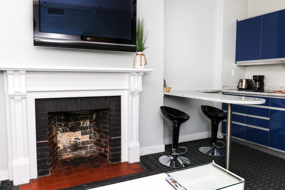Furnished Newbury Street Studio, #6 Apartment in Back Bay