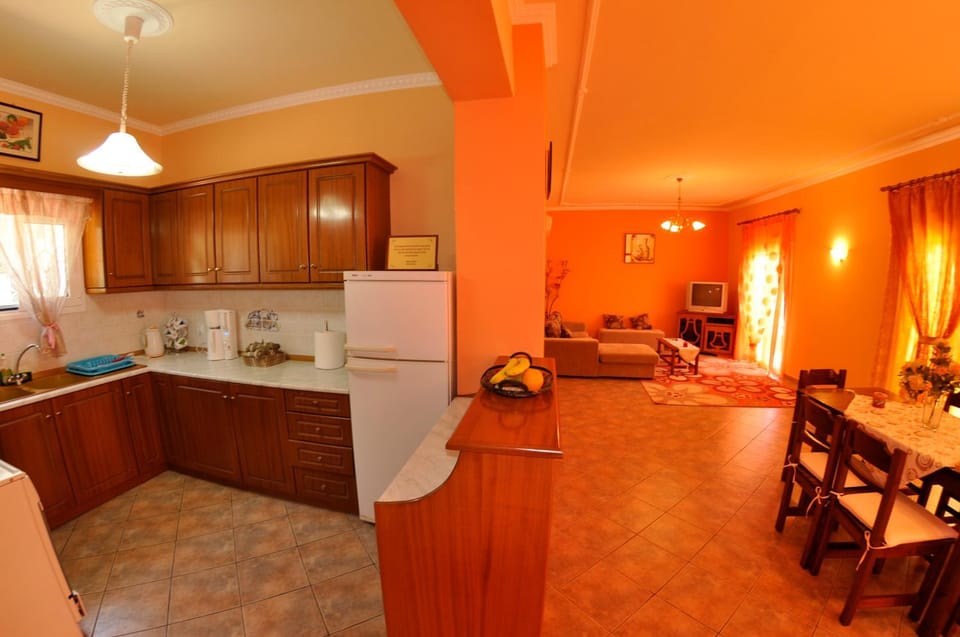 Kitchen or kitchenette, Living room, Dining area