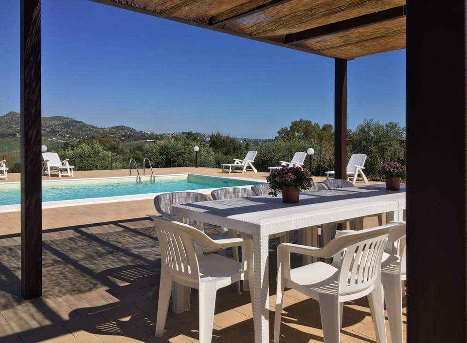 Patio, Swimming pool, Swimming pool