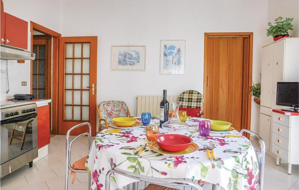Restaurant/places to eat, Dining area, Breakfast, Continental breakfast, Buffet breakfast, Drinks, Alcoholic drinks
