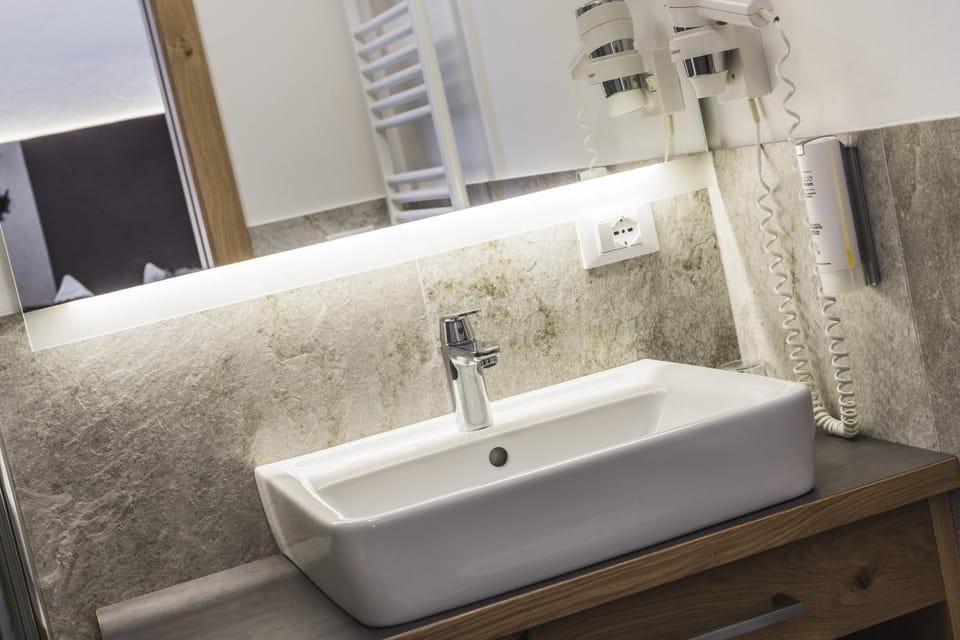 Bathroom, Decorative detail