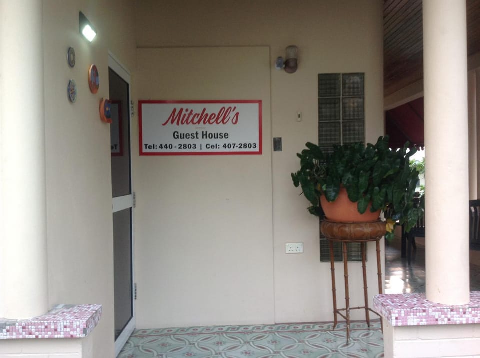 Mitchell's Guest House Bed and Breakfast in Saint Georges