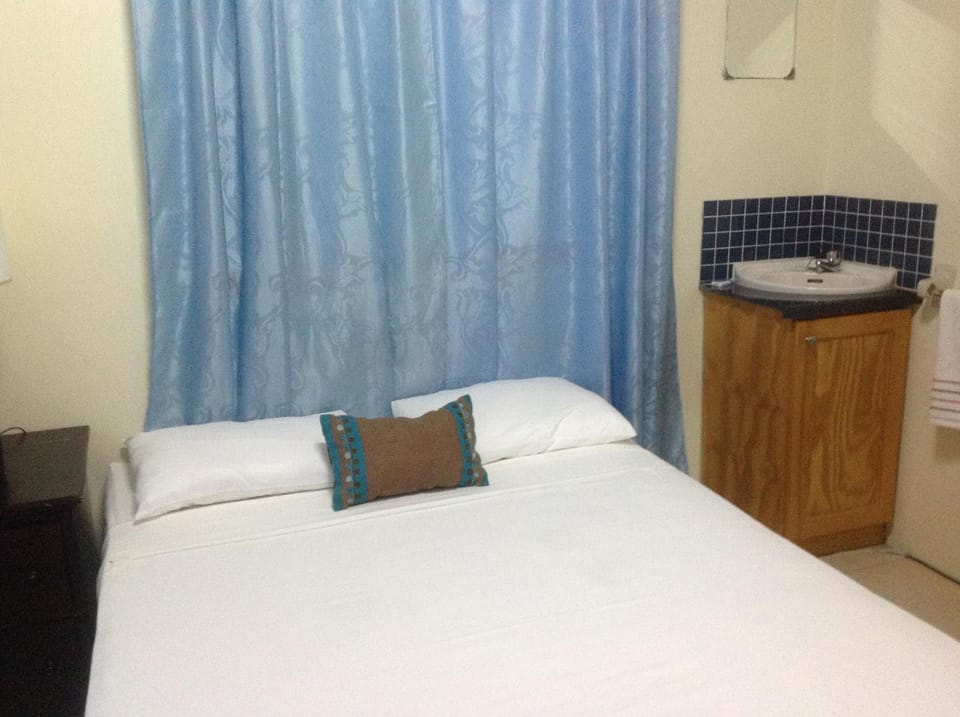 Mitchell's Guest House Bed and Breakfast in Saint Georges